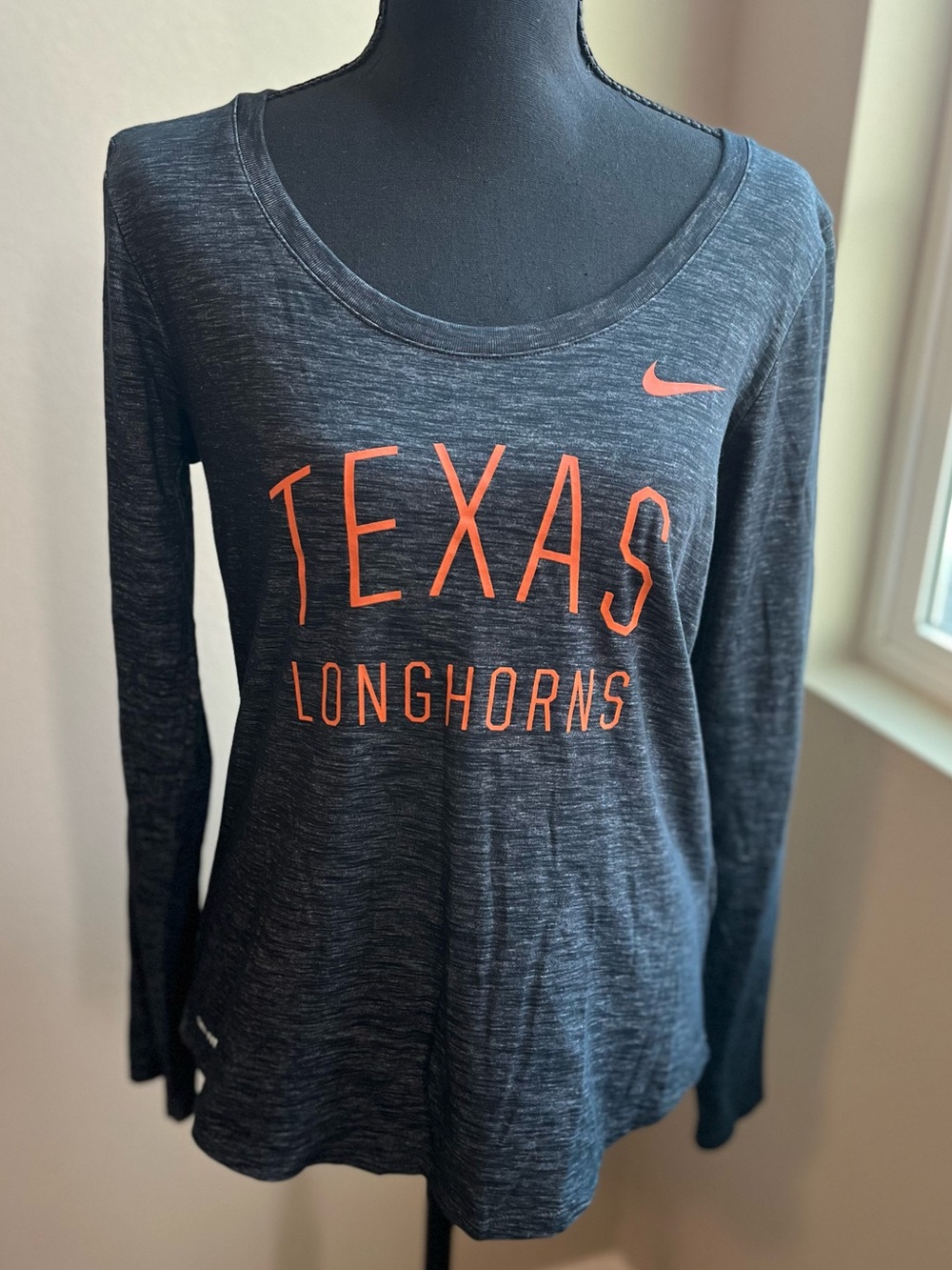 Nike Women's TEXAS LONGHORNS Black Long-Sleeve Dry Fit Tee - Orange Logo